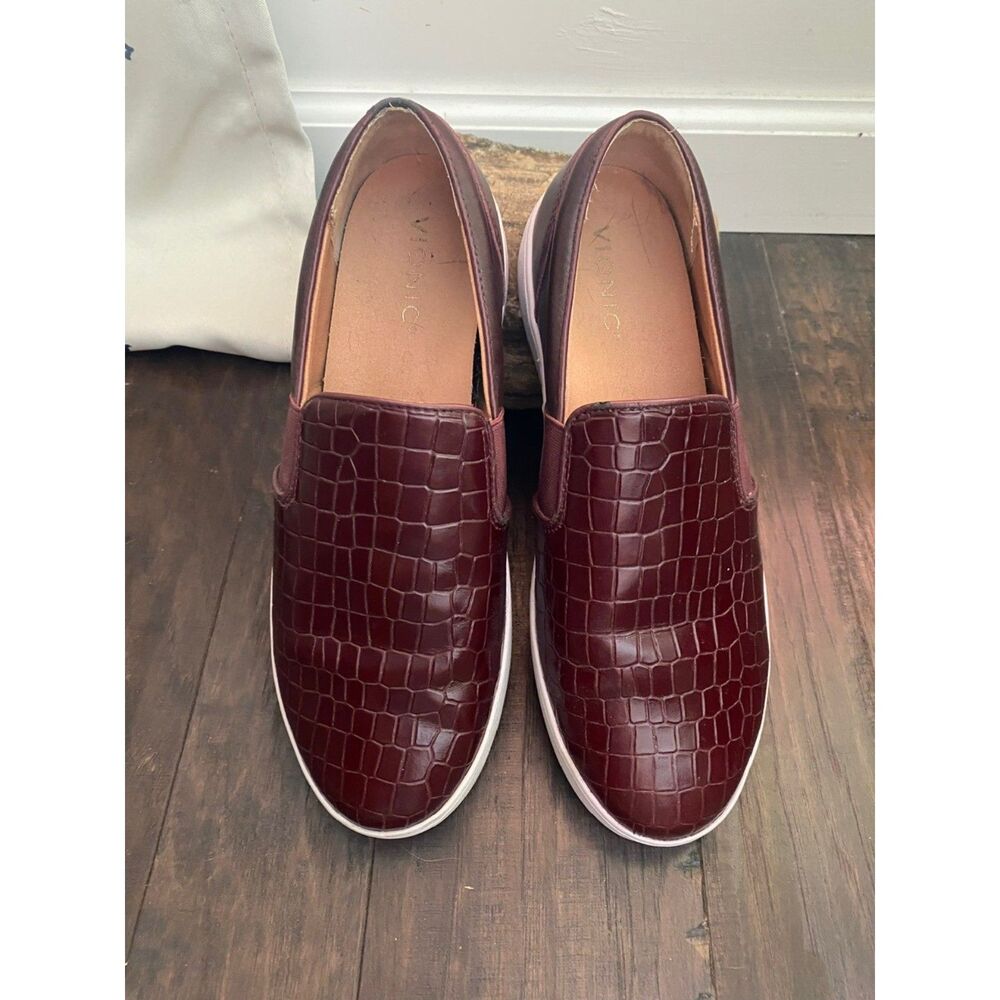 EUC Vionic Demetra Croc Leather Burgundy Wine Slip On Sneakers 9